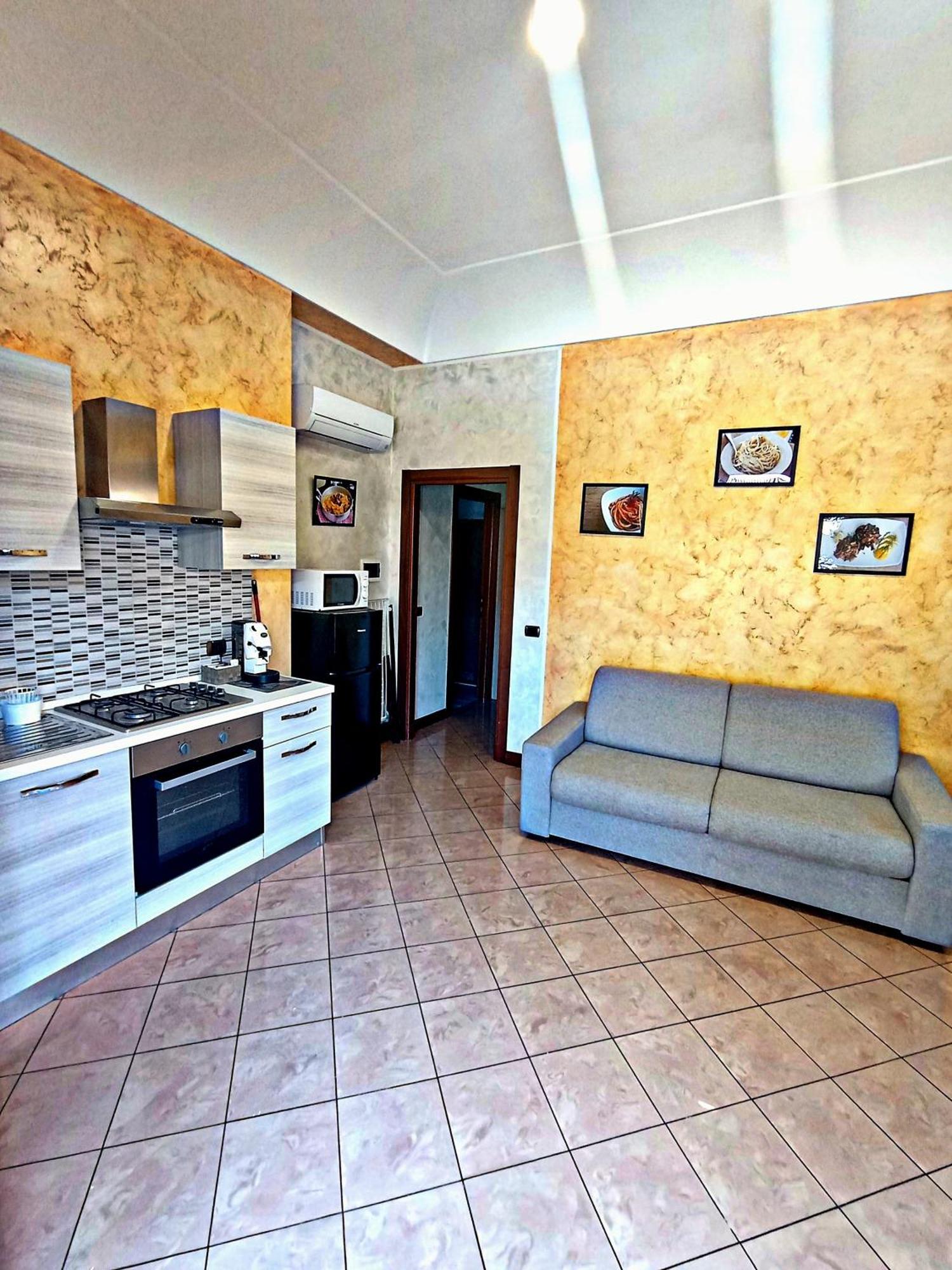 Apartment 2 Rom